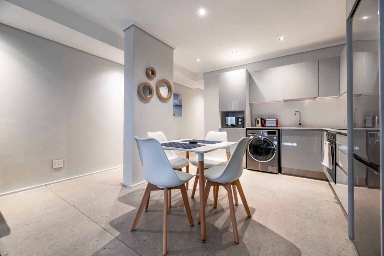 603 The Cosmopolitan... Luxury Living! Le Cap