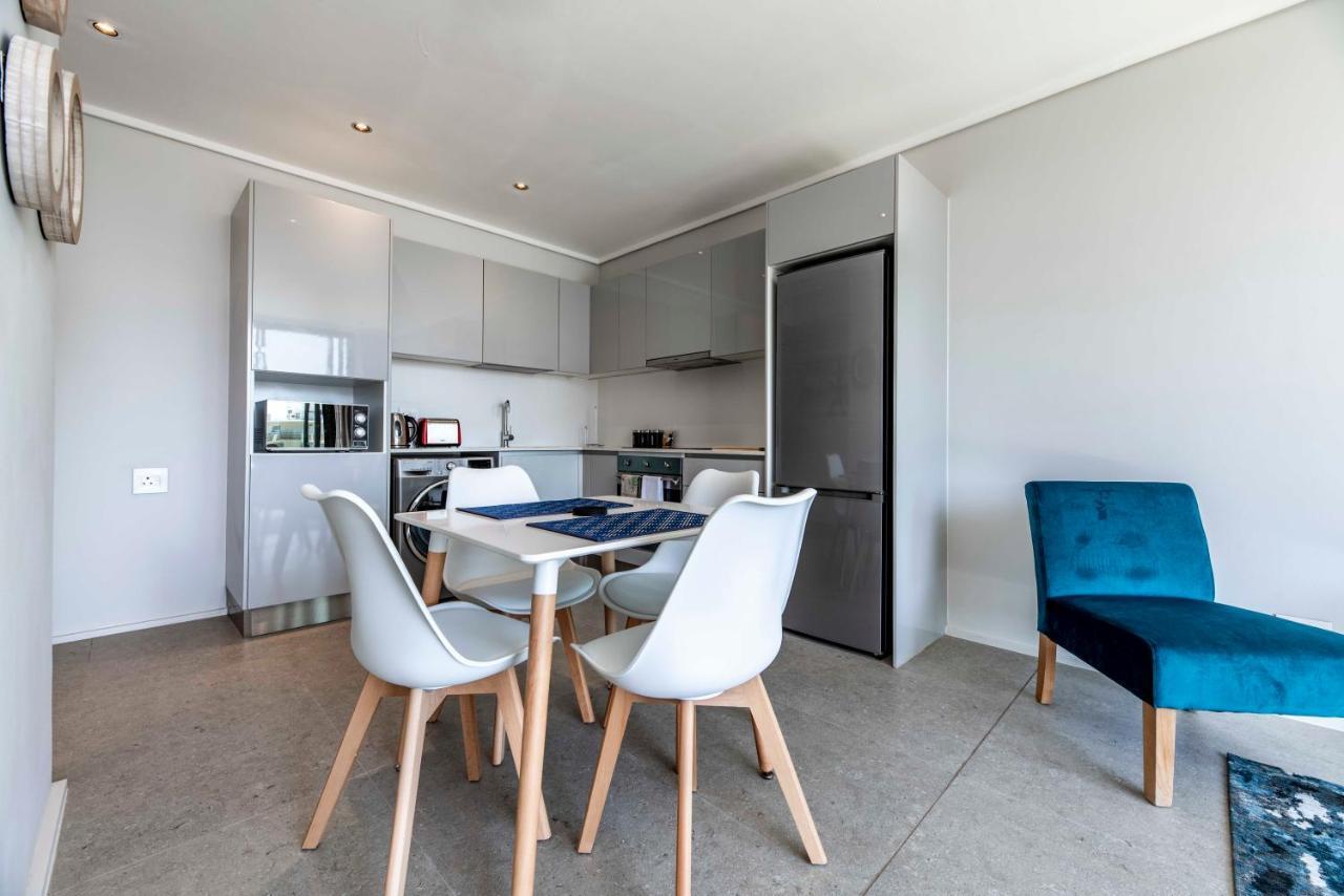 603 The Cosmopolitan... Luxury Living! * Le Cap
